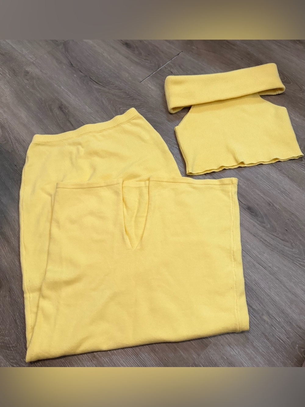 Yellow Off shoulder top and knit Skirt Set Size Small